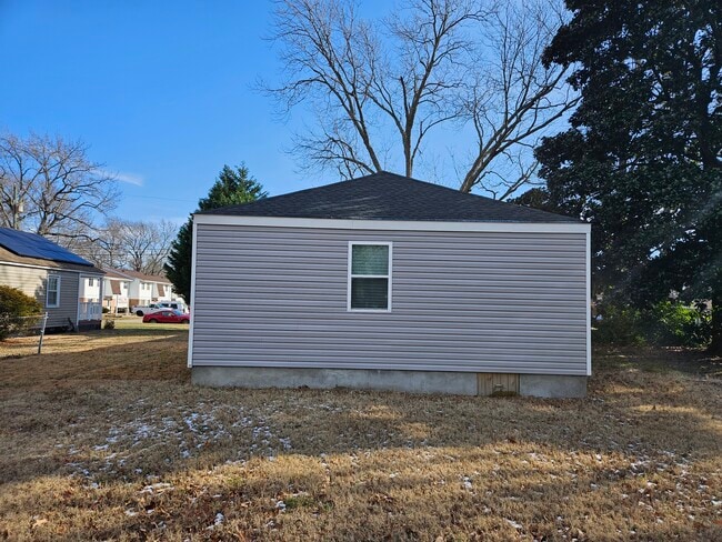 Building Photo - 2701 Jamestown Ave