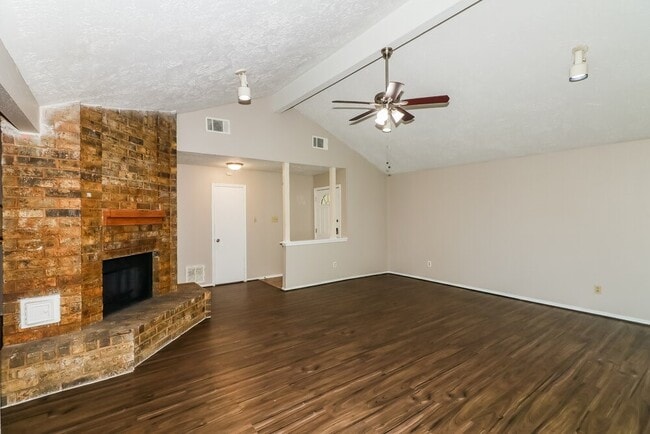 Building Photo - 15306 Evergreen Pl Dr