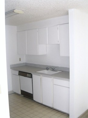 Kitchen - Meridian Park Apartments