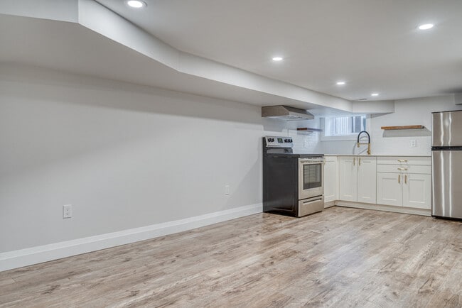 Building Photo - 37 Garfield Ave N