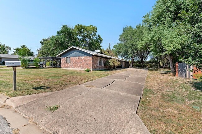 Building Photo - 2716 St Edwards Cir