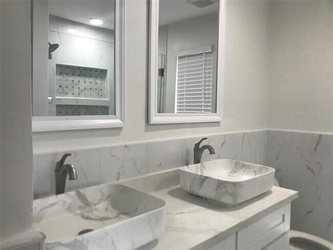 Foto del edificio - 3723 Westmeadow Dr