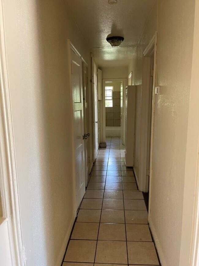 Foto del edificio - 409-411 Babb Drive