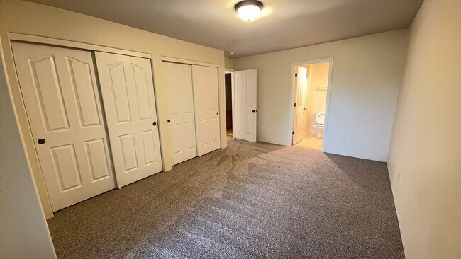 Foto del edificio - 3 Bedroom 2 Bath Duplex