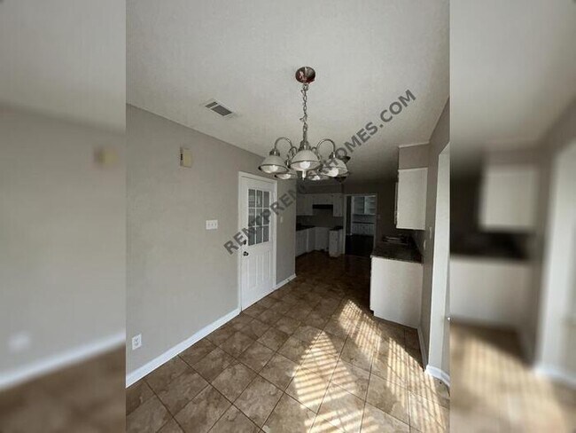 Building Photo - 100 Hampton Cove