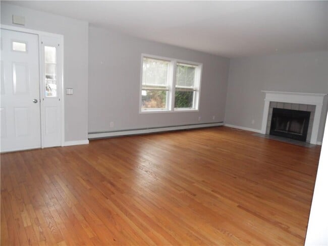 Building Photo - 5 Cypress Ln