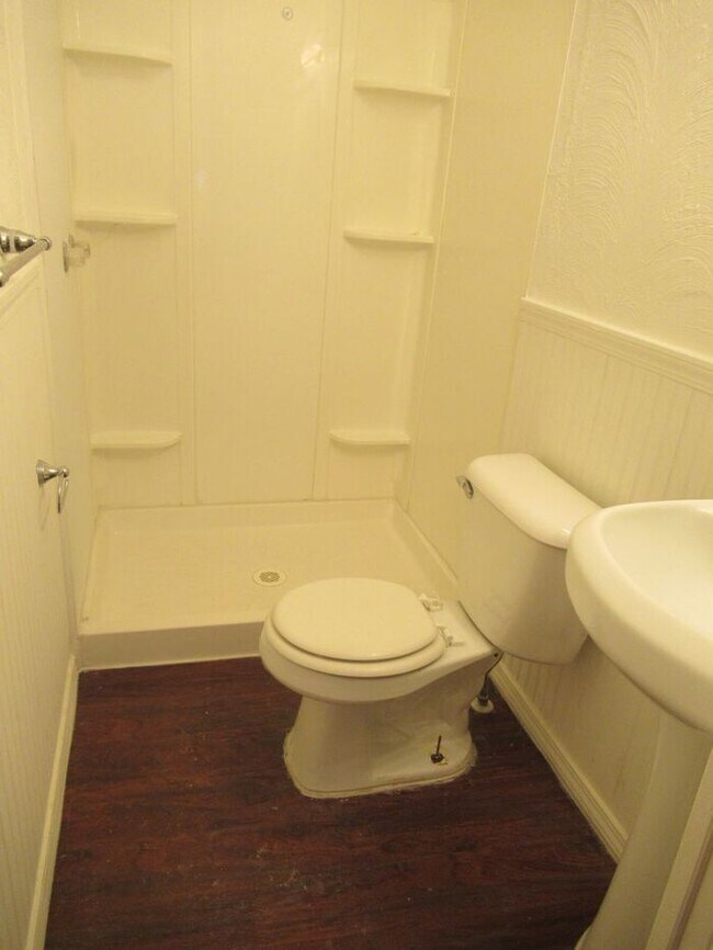 Building Photo - 1 bedroom across from Ferris Park