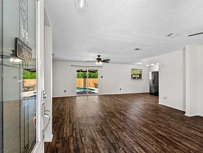 Building Photo - 629 Bur Oak Dr