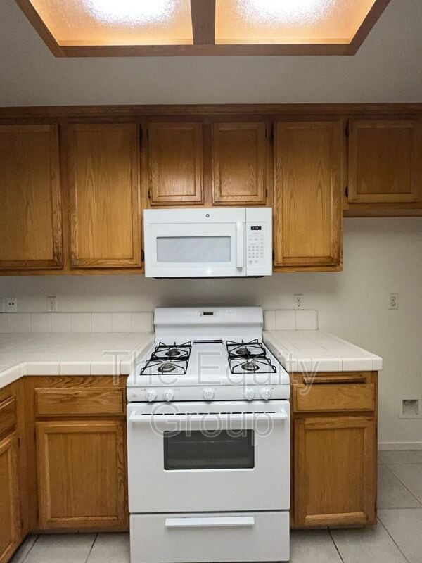 Building Photo - 2530 W Oriole Ave