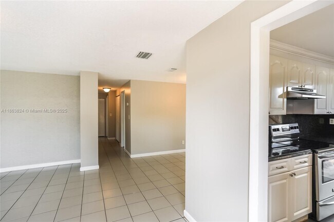 Building Photo - 317 NW 49th St