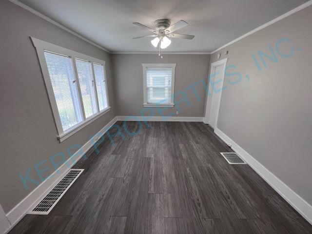 Building Photo - Charming 2-Bed Home in Portland's Heart with Cozy 768 Sq Ft Layout!