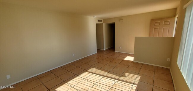 Foto del edificio - 5408 W Lewis Ave