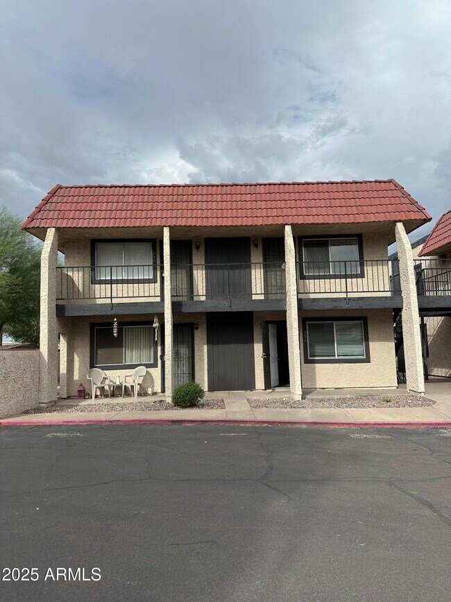 Building Photo - 700 W University Dr