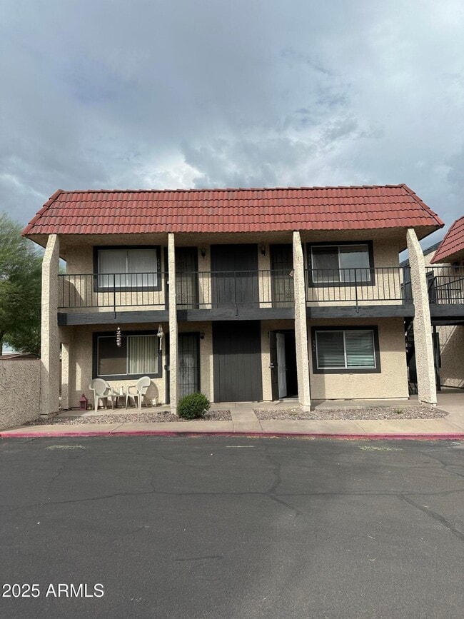 Building Photo - 700 W University Dr