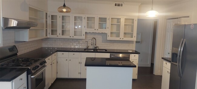 Foto del edificio - 4629 Cedar Oaks Ln