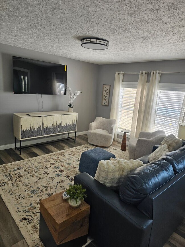 Foto del edificio - Family Friendly Home With Pool In Greensburg, IN