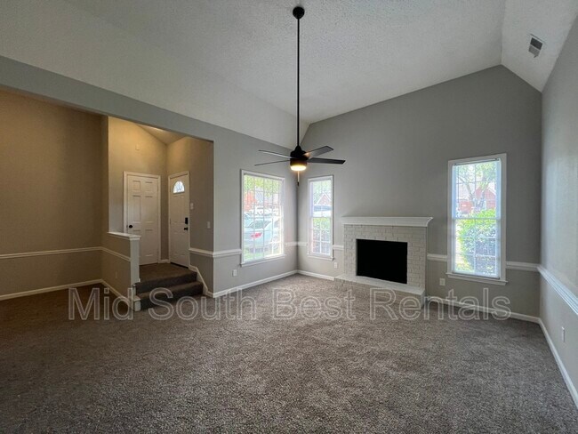 Foto del edificio - 4406 Forest Valley Cove