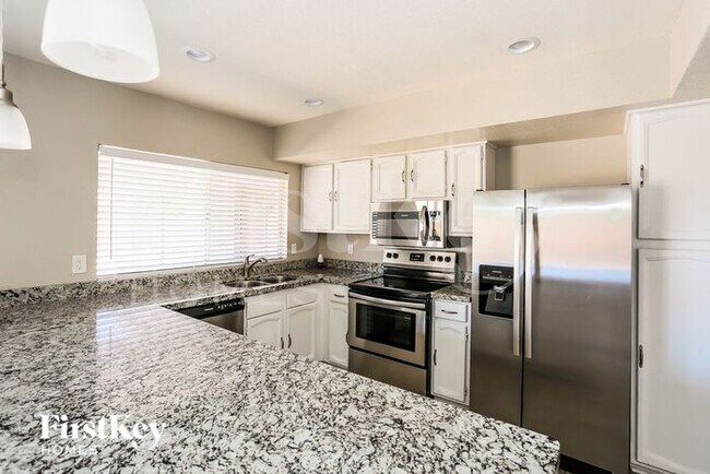 Building Photo - 5240 W Desert Cove Ave