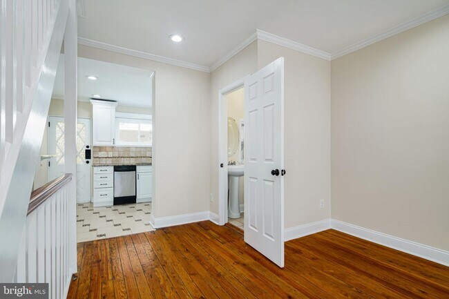 Foto del edificio - 2442 S Bancroft St