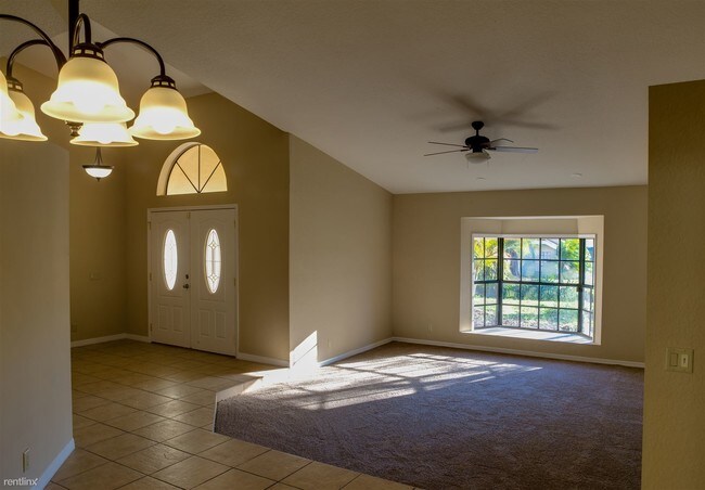Building Photo - 272 Santa Rosa Dr
