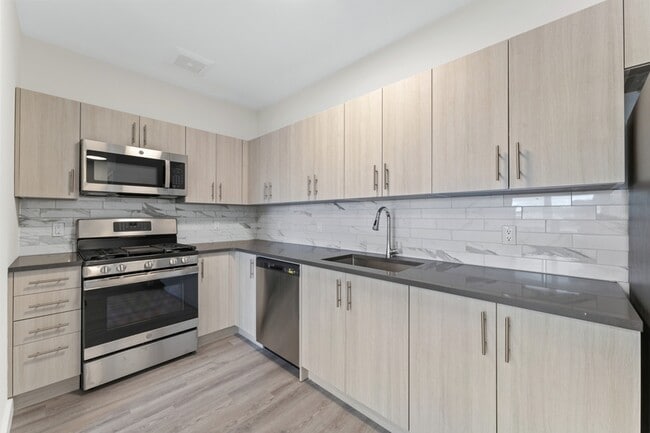 Photo - 49 N Day St Apartment