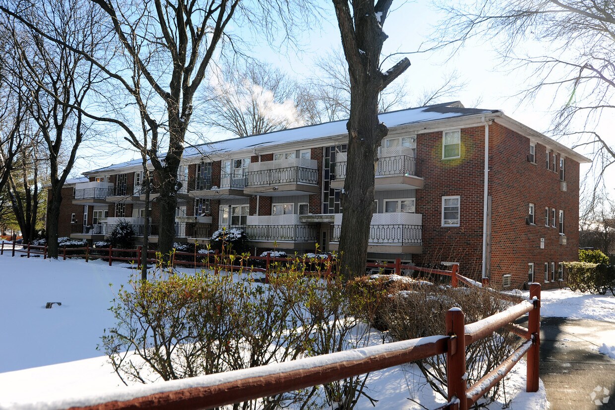 Foto del edificio - Royal Garden Apartments