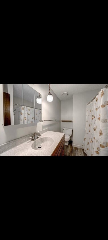 Primary Photo - 420 Venus Ave