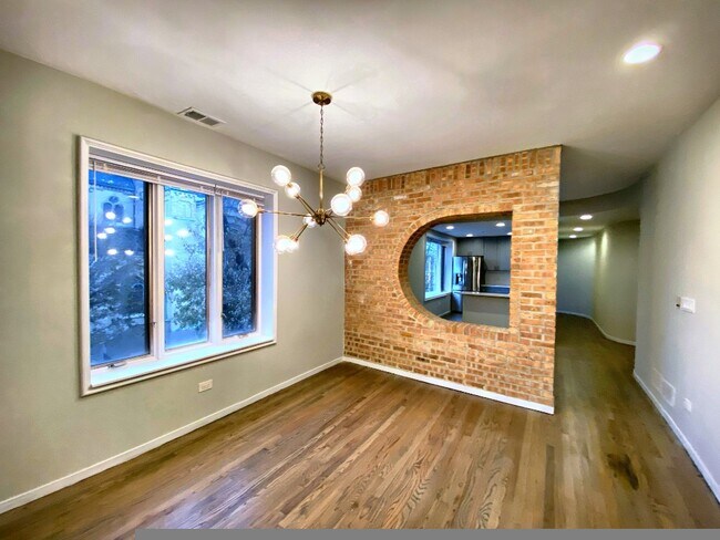 Foto del edificio - 825 N Oakley Blvd