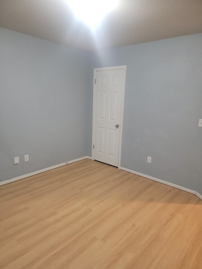 Foto del edificio - 904 SW Green World St