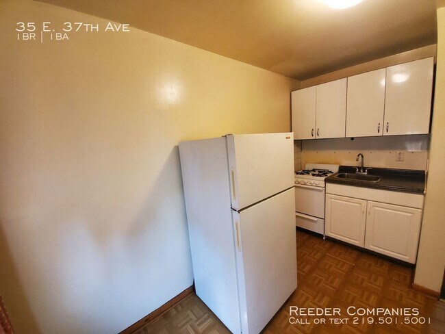 Building Photo - 1 bedroom apartment.