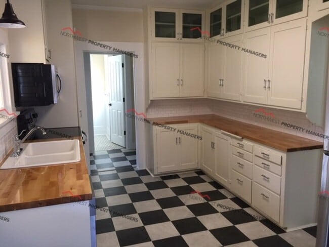 Foto del edificio - STATUS: AVAILABLE | R261B | $1750