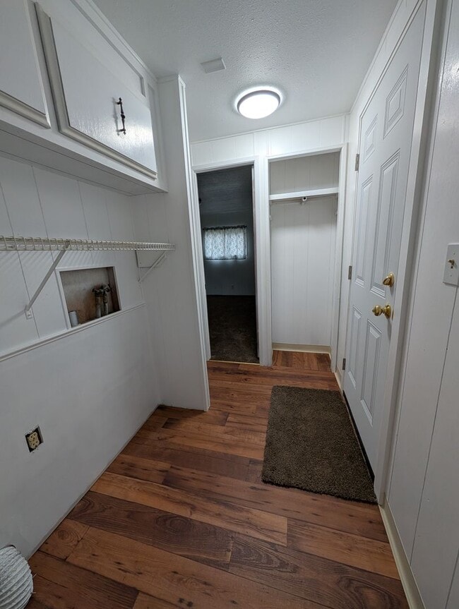 Foto del edificio - 2 Bedroom 1 Bath House with Detached Garage/Workshop