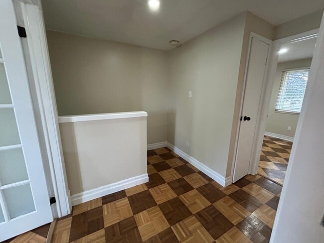 Photo du bâtiment - 81 Hansen Rd N
