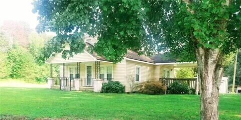 Foto del edificio - Updated 2 bedroom + finished attic space on an acre in davie county!