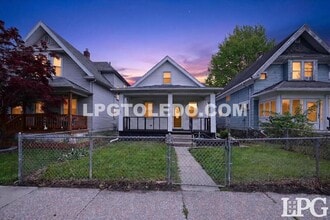 Building Photo - 921 Berry St