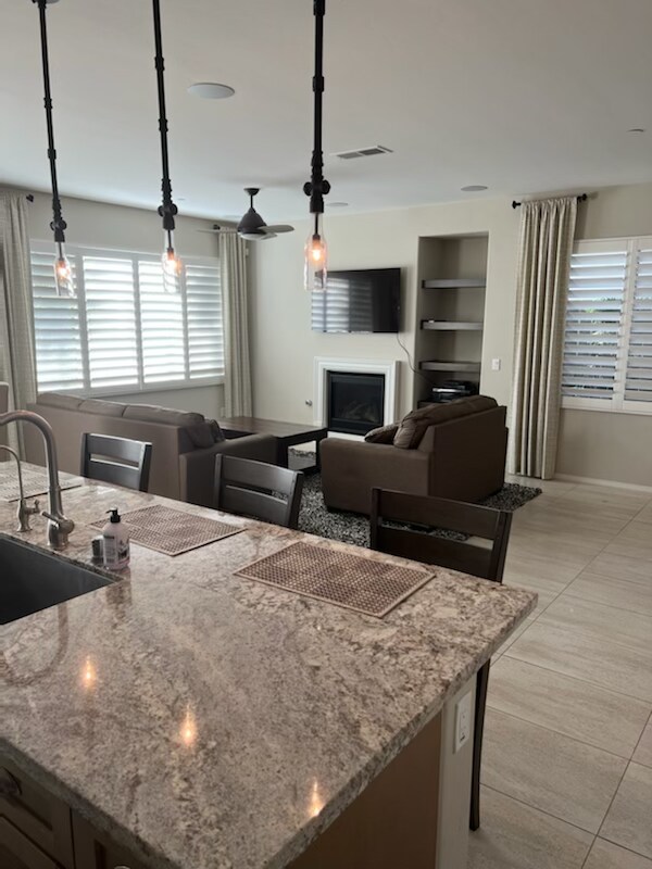Foto del edificio - 2072 Blue Oak Ln