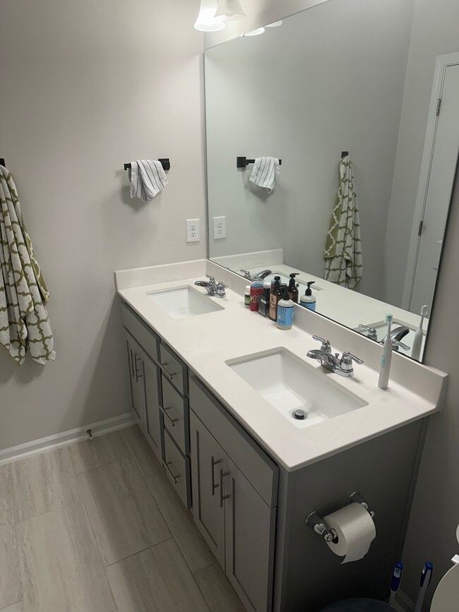 Building Photo - 4920 Oolite St