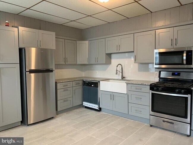 Foto del edificio - 822 Columbus Rd