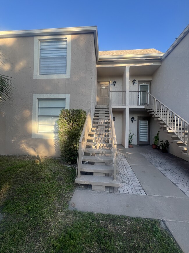 Private staircase leading to the front door. No long hallways to run into your neighbors when you're - 1060 NW 80th Ave