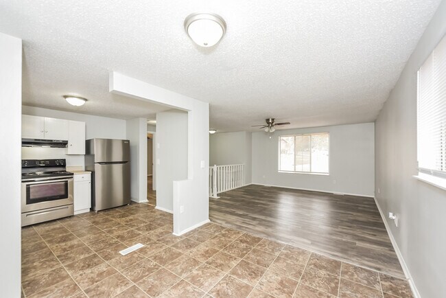 Building Photo - 110 Compass Ln