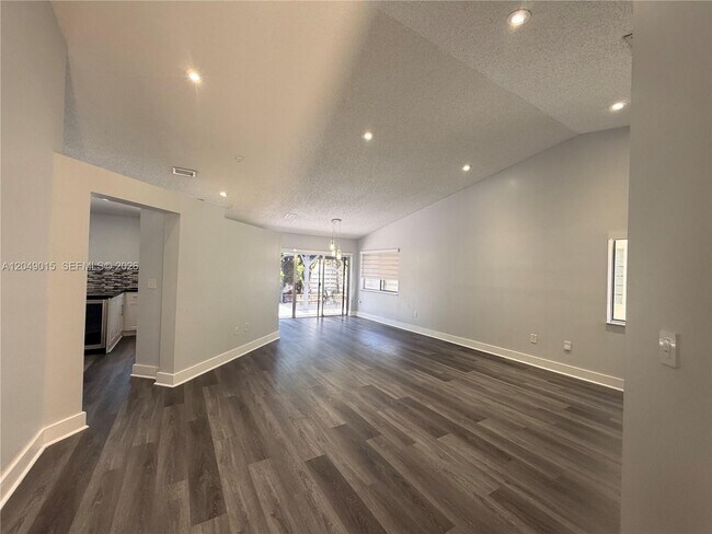 Foto del edificio - 14467 SW 137th Ct