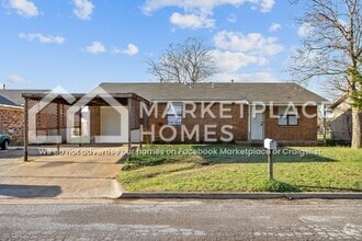 Building Photo - 404 E Texas Dr