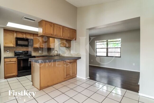 Building Photo - 1117 Jambalana Dr