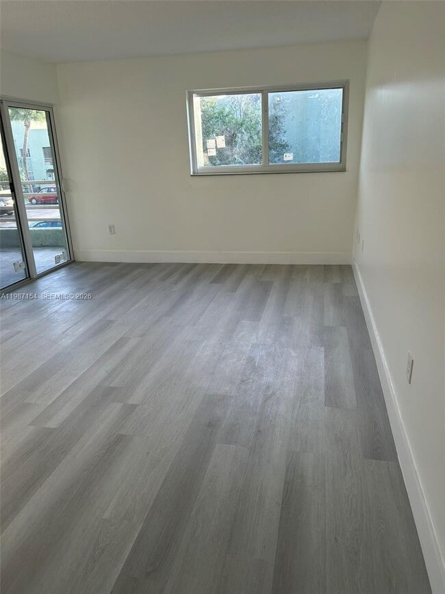 Foto del edificio - 11163 NW 7th St
