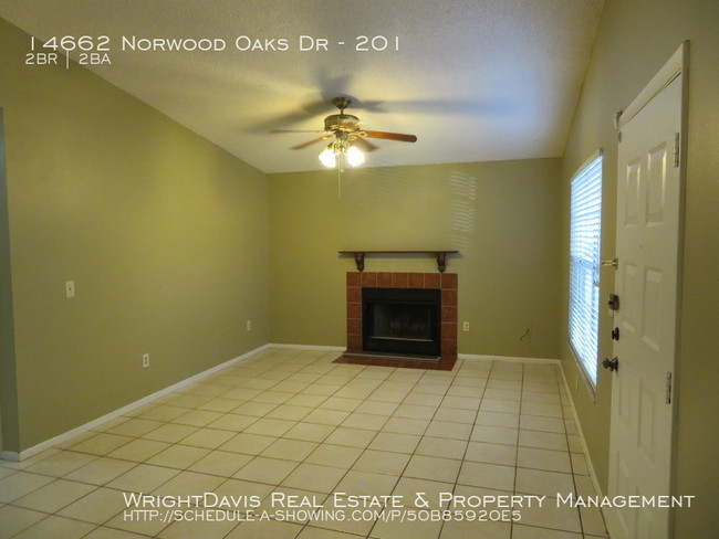 Building Photo - Adorable 2/2 Condo in North Oaks!