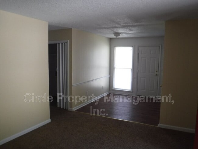 Building Photo - 126 Claybill Dr