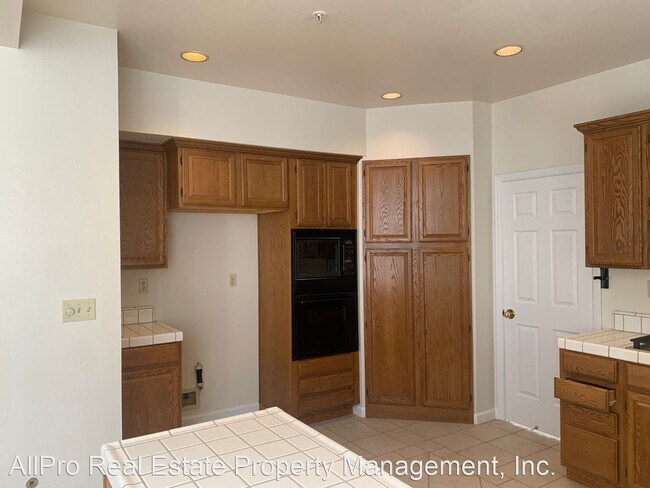 Building Photo - 4 br, 2.5 bath House - 5145 Seaside Court