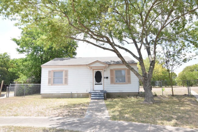 Foto del edificio - 913 Bowie Ct