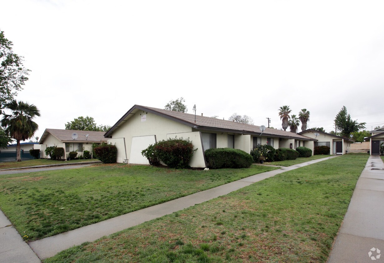Primary Photo - 867-881 E Alvarado St
