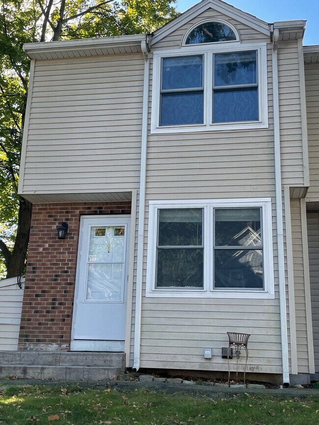 Foto del edificio - Well Maintained 2 Bedroom Condo w/Garage, ...